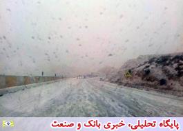 جاده های دو استان برفی و بارانی است